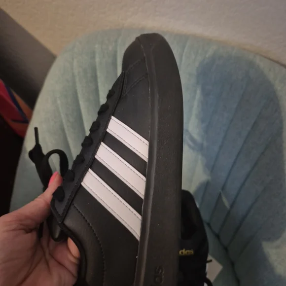 Adidas Black and White Classic Sneakers Woman Size 6 - Picture 8 of 12